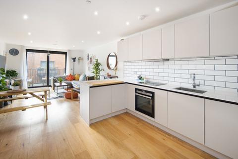 2 bedroom apartment for sale, Skippers Yard, London, E3