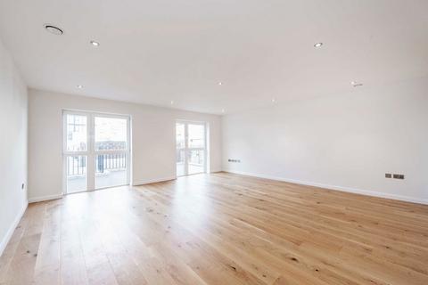 3 bedroom flat to rent, Goldhawk Road, London W12