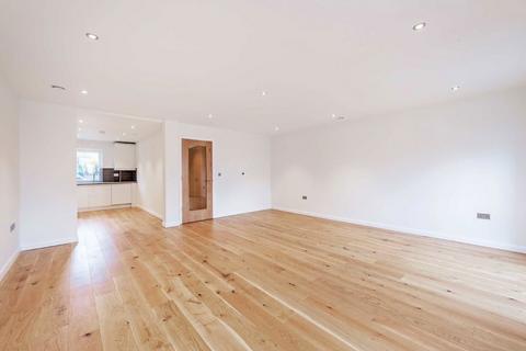 3 bedroom flat to rent, Goldhawk Road, London W12