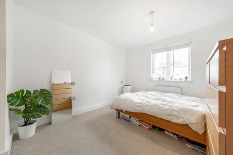 2 bedroom flat to rent, Stane Grove, SW9