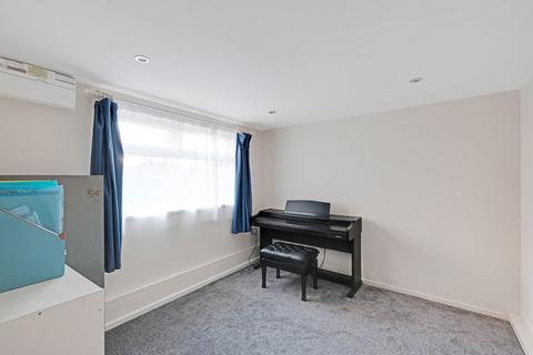 Flat 3a, Elm Court Elm Green Close, Worcester, WR5 3HD