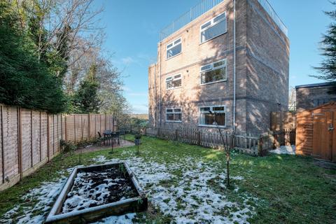 Flat 3a, Elm Court Elm Green Close, Worcester, WR5 3HD