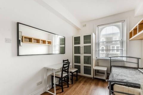 Studio to rent, Nevern Place, South Kensington, London, SW5