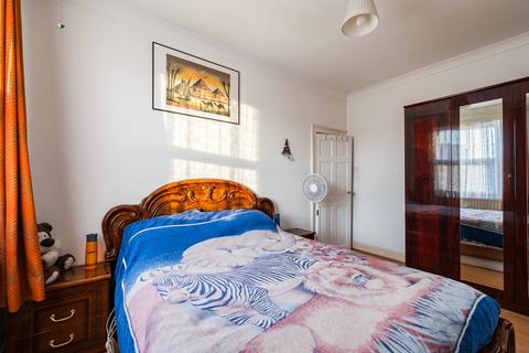 60b Selwyn Road, London, E13 0PY