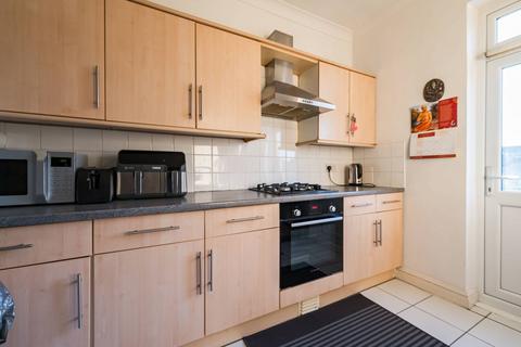 60b Selwyn Road, London, E13 0PY
