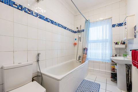 60b Selwyn Road, London, E13 0PY
