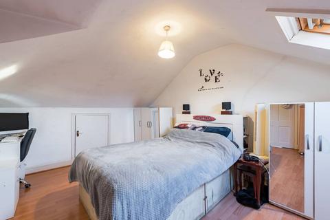 60b Selwyn Road, London, E13 0PY