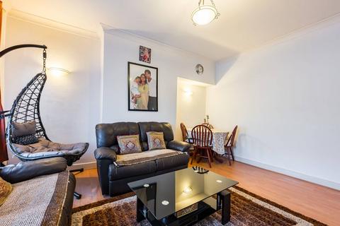60b Selwyn Road, London, E13 0PY