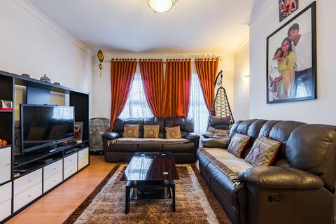 60b Selwyn Road, London, E13 0PY
