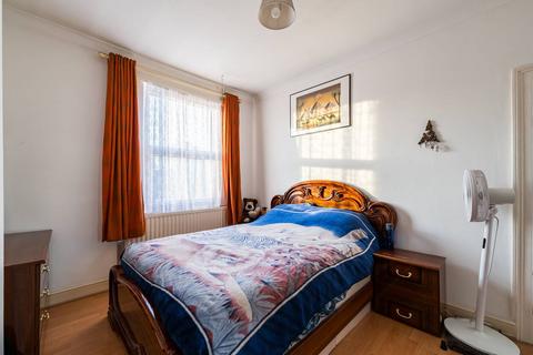 60b Selwyn Road, London, E13 0PY