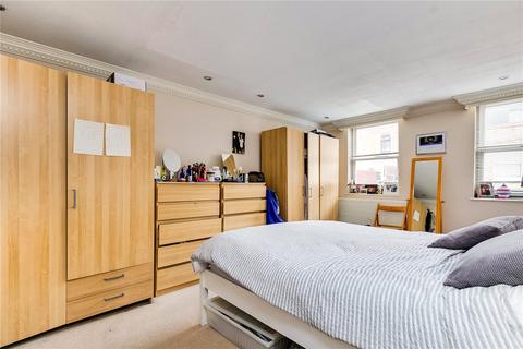 2 bedroom mews for sale, London SW11