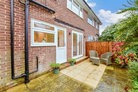 3 Downs Road, Yalding, Maidstone, ME18 6JE
