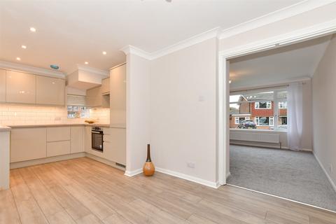 3 Downs Road, Yalding, Maidstone, ME18 6JE