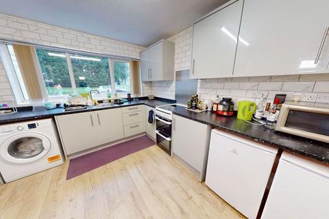 4 bedroom house to rent, 69G Raddlebarn Road