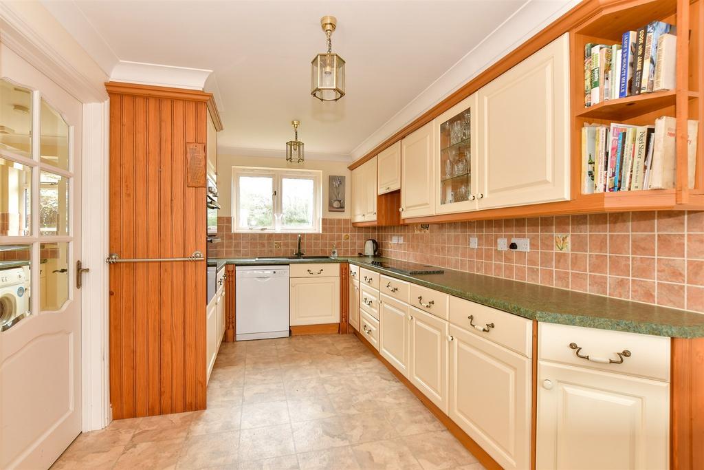 Kitchen/ Dining Room