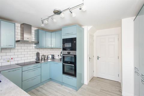 4 bedroom townhouse for sale, Moorland Way, Leeds LS25