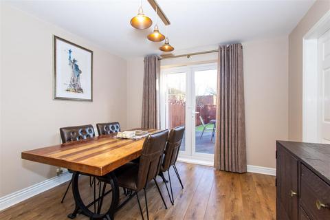 4 bedroom townhouse for sale, Moorland Way, Leeds LS25