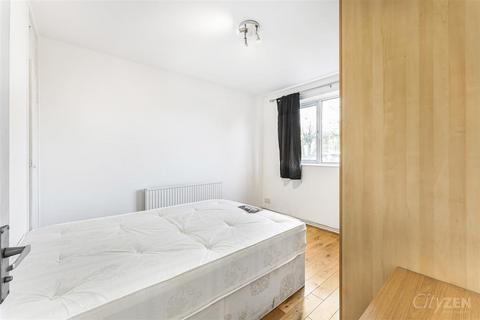 3 bedroom flat to rent, Cleveland Way, Whitechapel E1