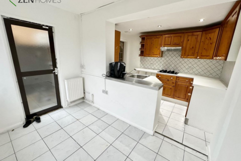 2 bedroom end of terrace house to rent, Enfield EN3