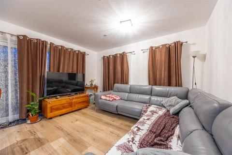 3 bedroom apartment for sale, VICTORIA AVENUE, Southend-On-Sea