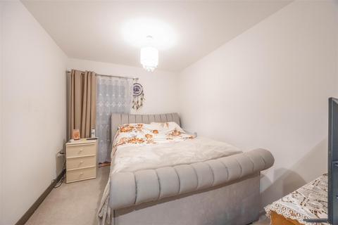 3 bedroom apartment for sale, VICTORIA AVENUE, Southend-On-Sea