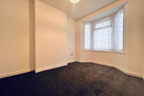 3 bedroom terraced house to rent, Castle Road, Chatham ME4