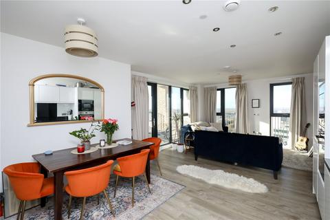 3 bedroom apartment for sale, Lakeside Drive, London, NW10