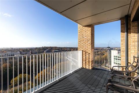 3 bedroom apartment for sale, Lakeside Drive, London, NW10