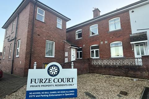 2 bedroom flat to rent, Furze Court, CA1