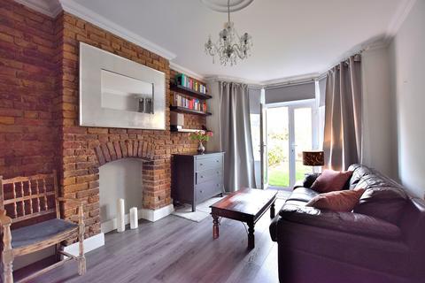 1 bedroom ground floor flat for sale, Elmdale Road, London, Greater London. N13