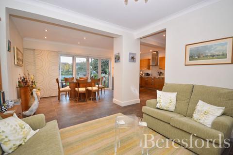 4 bedroom semi-detached house for sale, Fairholme Avenue, Gidea Park, RM2