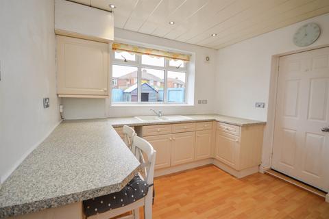 3 bedroom semi-detached house to rent, Briardene Crescent, Gosforth