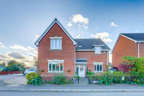 4 bedroom detached house for sale, Magnolia Close, Canvey Island, SS8