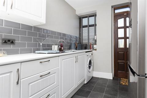 2 bedroom terraced house for sale, Towngate, Huddersfield HD4