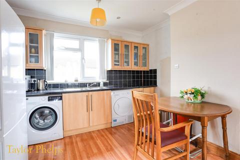 1 bedroom maisonette for sale, Canons Road, Ware SG12