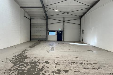 Warehouse to rent, Erica Road, Milton Keynes MK12