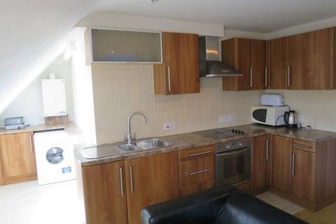 4 bedroom flat to rent, Cowely Road