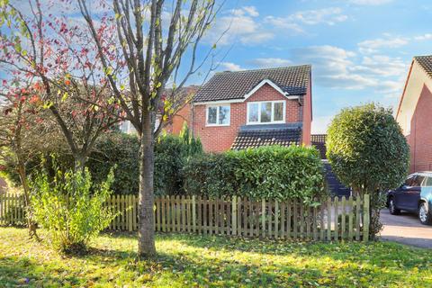 3 bedroom detached house for sale, Knights Templars Green, Stevenage, Hertfordshire, SG2