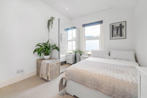 2 bedroom flat for sale, Ballater Road, SW2