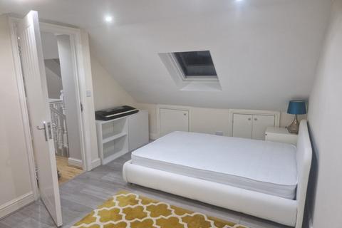 2 bedroom house share to rent, London, IG6