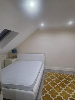 2 bedroom house share to rent, London, IG6