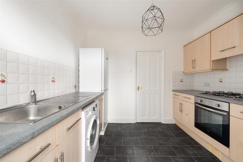 3 bedroom flat for sale, St. Johns Road, London E17