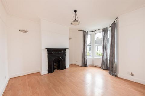 3 bedroom flat for sale, St. Johns Road, London E17