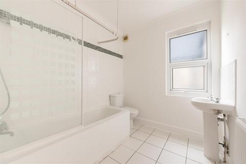 3 bedroom flat for sale, St. Johns Road, London E17