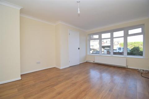 3 bedroom detached house to rent, The Sycamores, Wakefield WF4