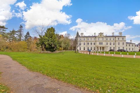 1 bedroom ground floor flat for sale, Wills Crescent, Leybourne, West Malling, Kent