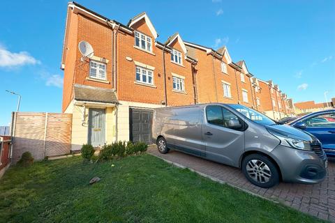 3 bedroom townhouse for sale, Pearcy Close, Harold Hill, Romford