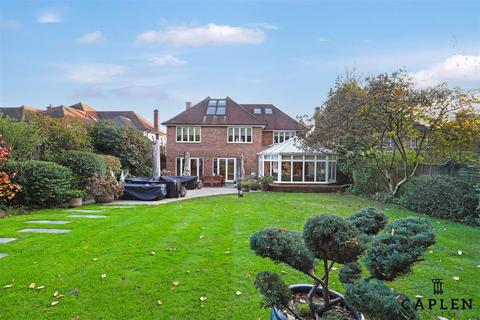 6 bedroom detached house for sale, Broadstrood, Loughton