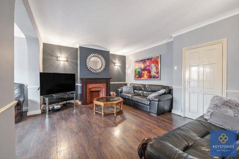 3 bedroom chalet for sale, Havering Road, Romford, RM1