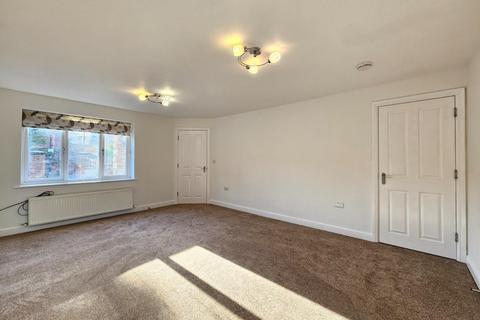 5 bedroom semi-detached house to rent, Urban Road, Altrincham